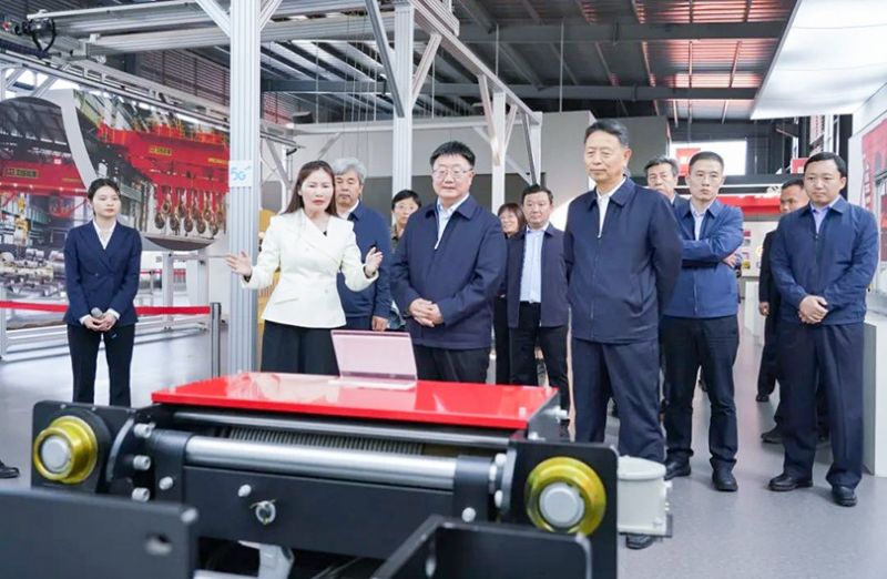 河南省司法廳黨委書記、廳長(zhǎng)賀振華蒞臨衛(wèi)華集團(tuán)調(diào)研